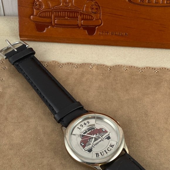 Vintage Fossil/Relic 3D 1949 Buick Red Stainless Steel Watch - Picture 5 of 10